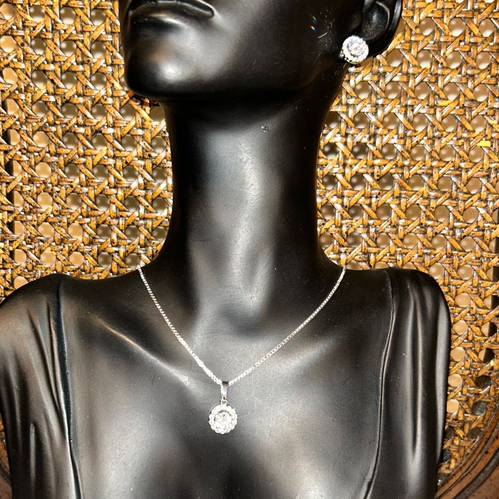 Swavorski stones  Silver  Necklace and Earrings Set